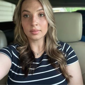 Meet your Posher, Lorie